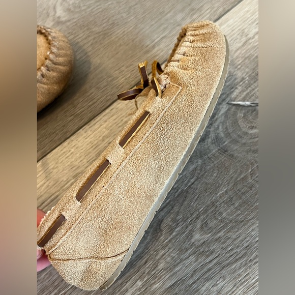 Minnetonka Kids’ Cassie Moccasin Slipper - Picture 9 of 10